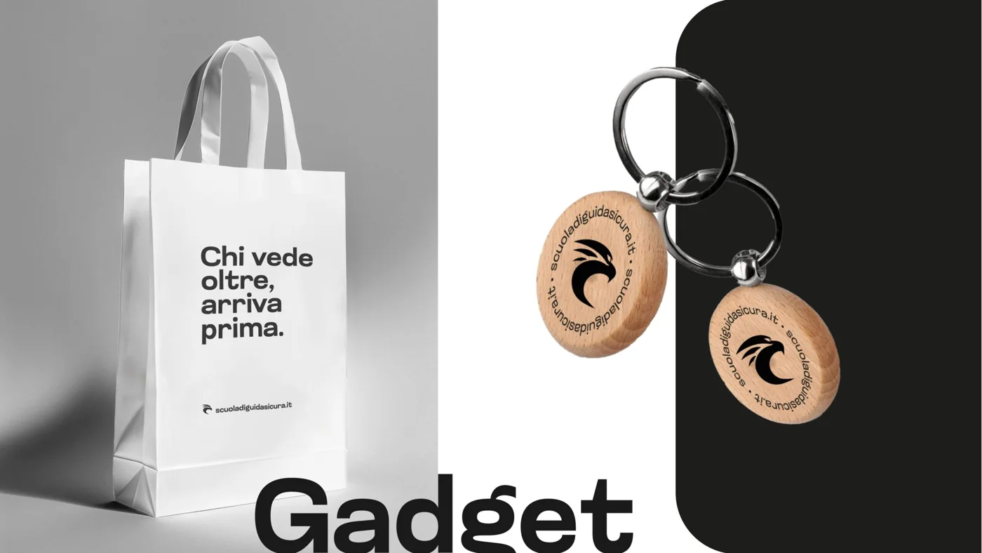 Mockup di shopper e portachiavi progettati per Scuola di Guida Sicura